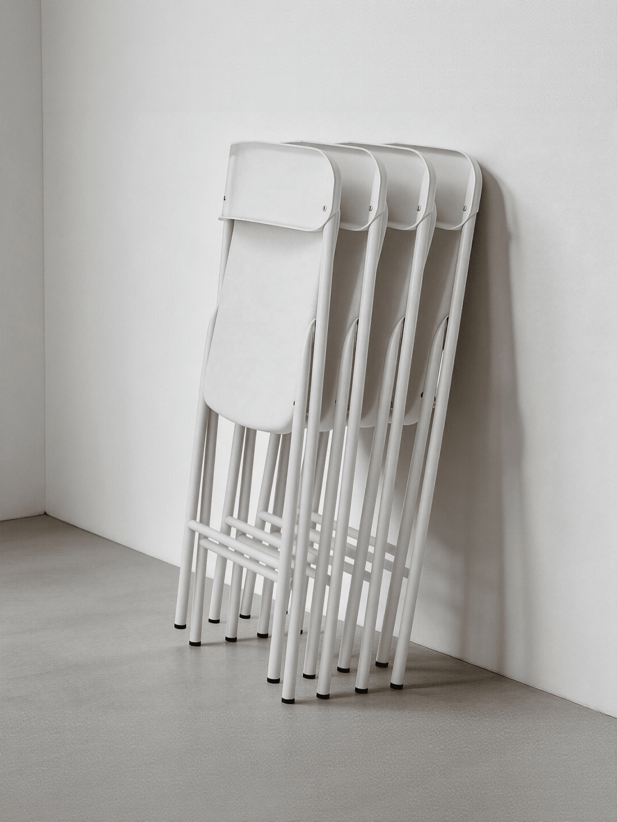 White PP Cushion Folding Stackable Chairs Pack For Outdoor